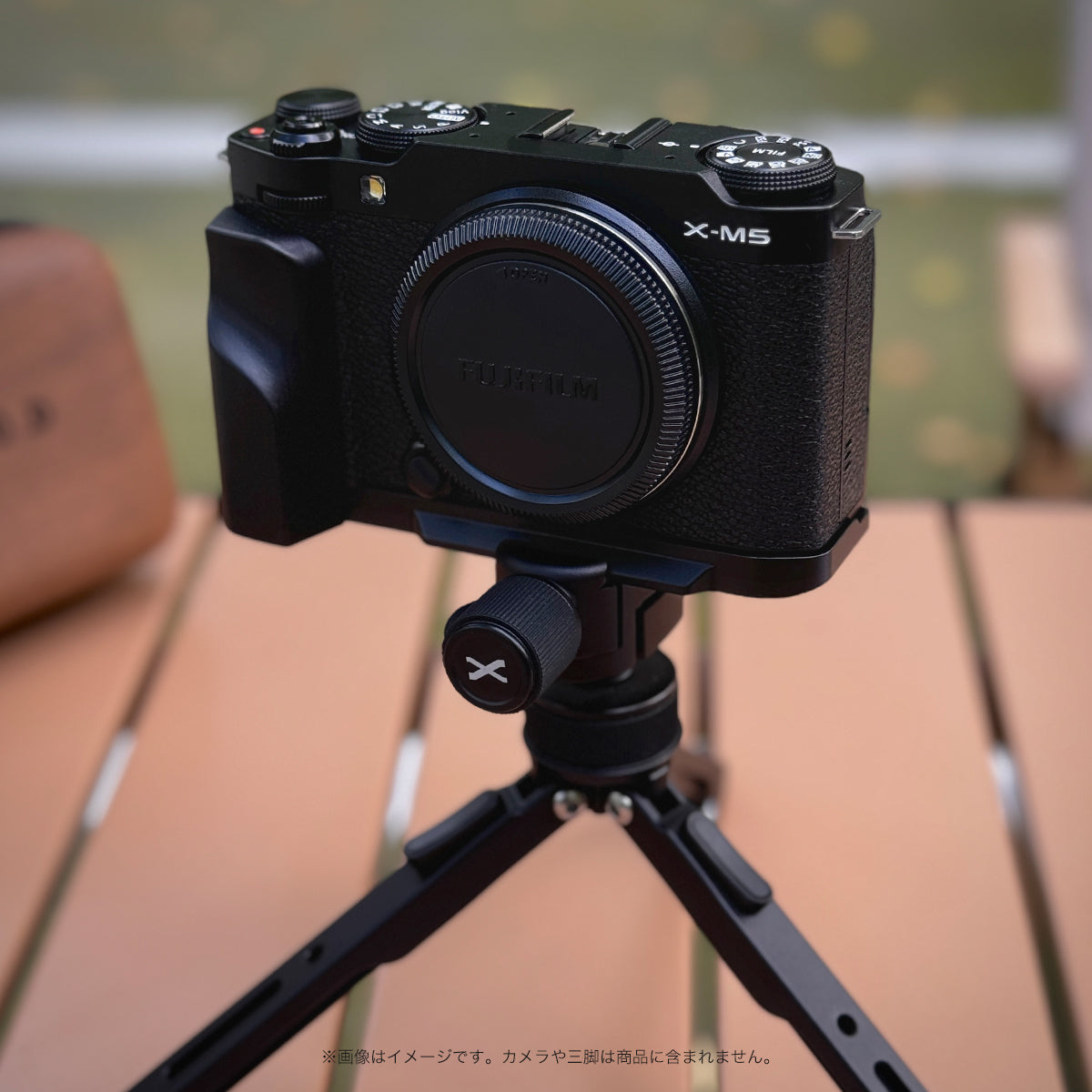 YUWOOD ウッドグリップ 一体型ベースプレート  FUJIFILM X-M5 専用 アルカスイス互換 黒檀