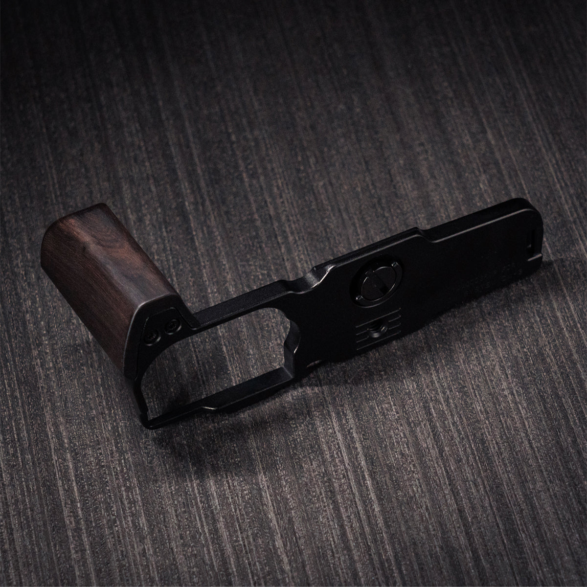 YUWOOD ウッドグリップ 一体型ベースプレート OM SYSTEM OM-3 専用 アルカスイス互換 黒檀